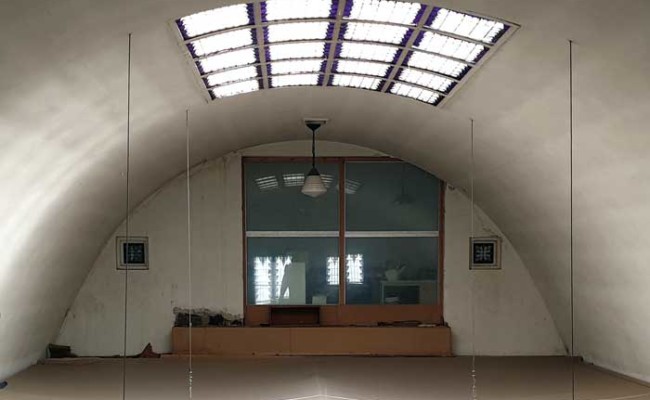 28 zaal glas in lood in dak boven doek