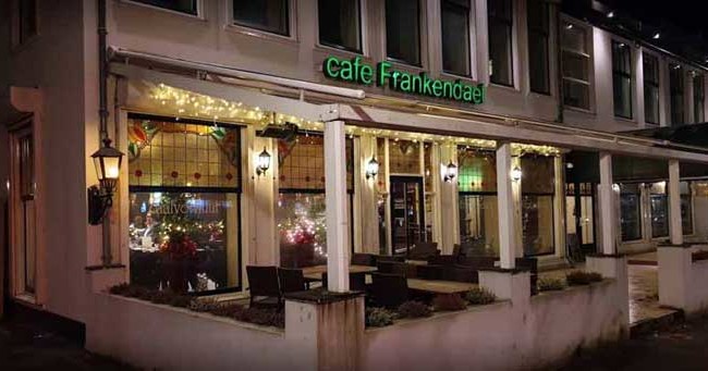 16. Grand Café Frankendael bij avond